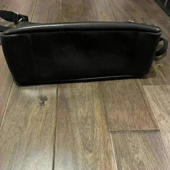 🌟RARE BLACK🌟SHINOLA E/W East West
Messenger Bag  Navigator Leather Laptop - Picture 14 of 16